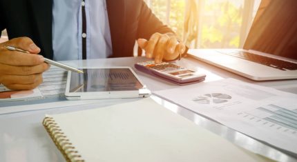 Analiza finansowa kosztów faktoringu – mediFaktor.pl