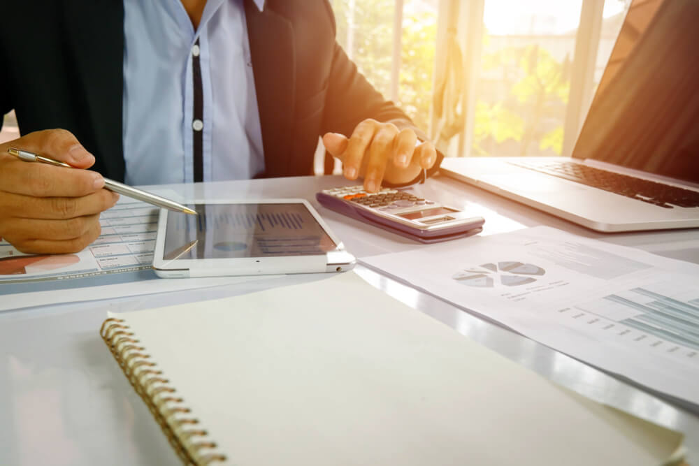 Analiza finansowa kosztów faktoringu – mediFaktor.pl